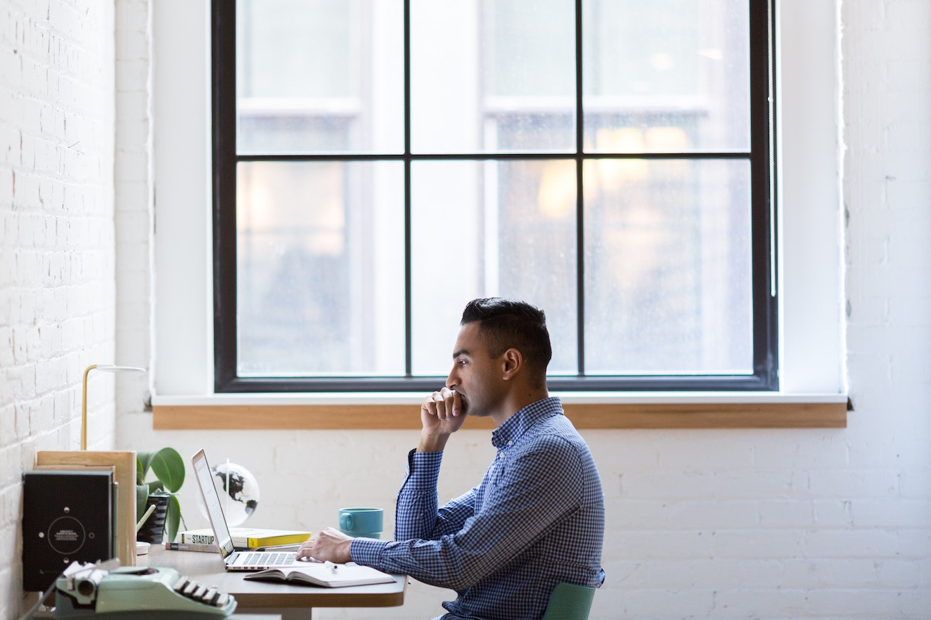 computers-discussion-employees-1367276